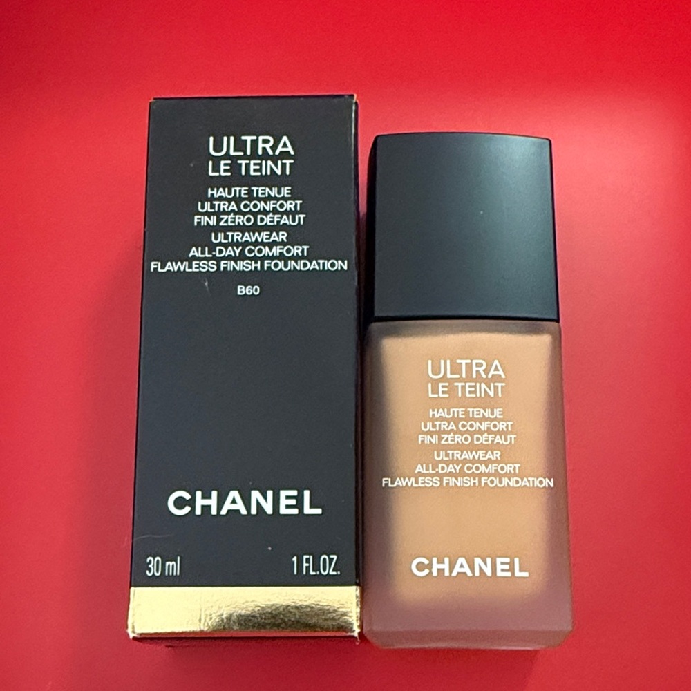CHANEL Ultra Le Teint Foundation B60